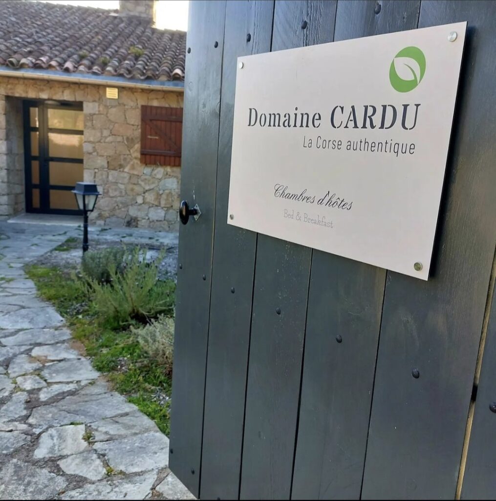 entree du domaine Cardu - chambres d 'hotes en corse du sud 