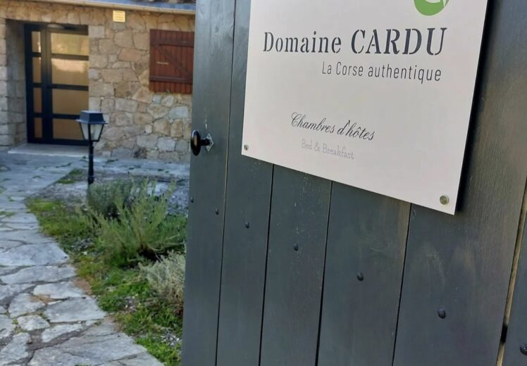 entree du domaine Cardu - chambres d 'hotes en corse du sud