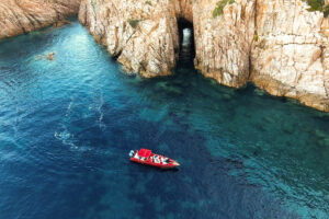 Fenetre-des-calanques-de-Piana-1